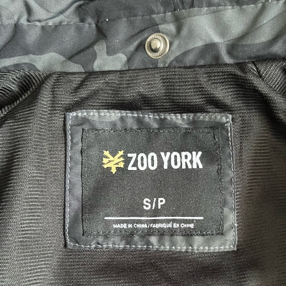 Zoo York windbreaker - Picture 3 of 3